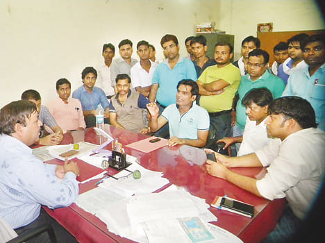 The contractor employee beaten, the organization of strike