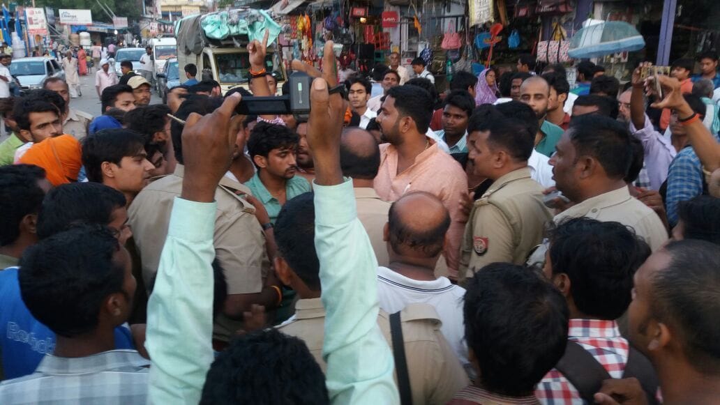 student protest for beaten by police