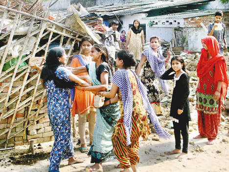 Halt in the making, Jawahar Park atmosphere