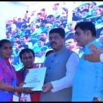 पेट्रोलियम मंत्री ने प्रधानमंत्री उज्ज्वला योजना का शुभारंभ किया।