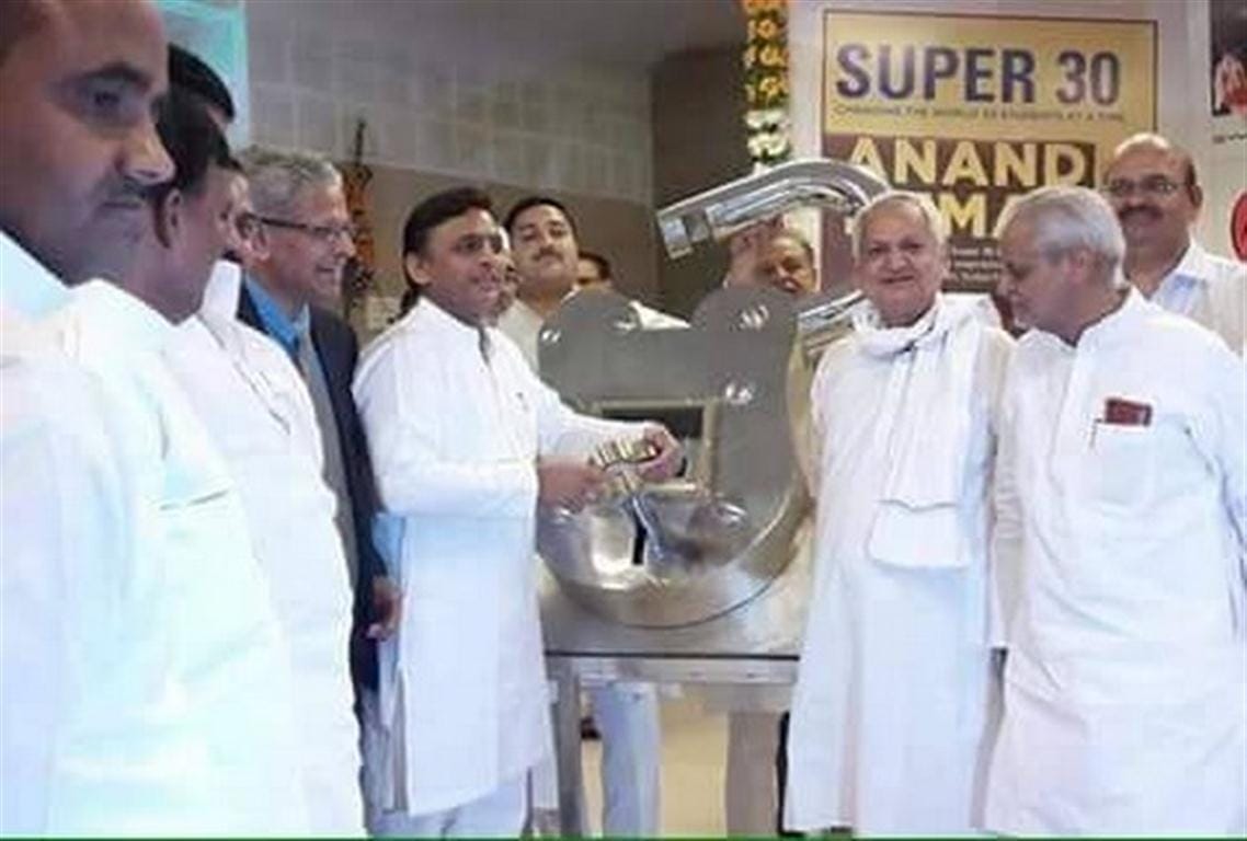 Wow ! 55 kg  lock of the Wazir -e- Ala was delighted