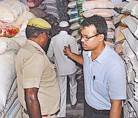 three shops seal, 3 lac fine