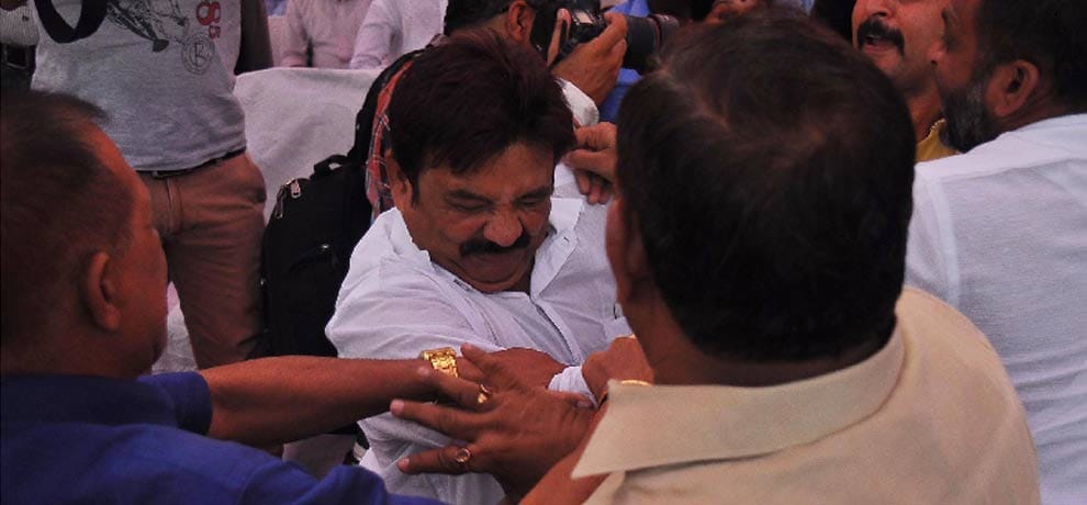 openly beating councilor for not removing topi on his head