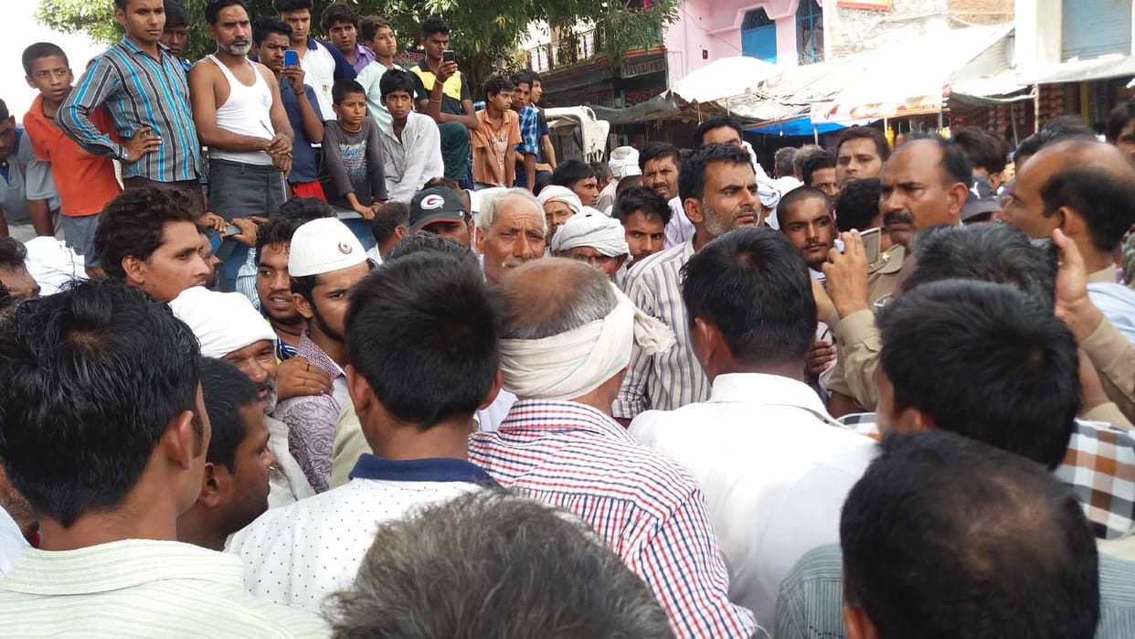 people agitated against police for not snabbing thieves