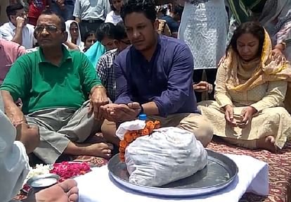 IAS Akshat Gupta’s ashes flows in Ganga 