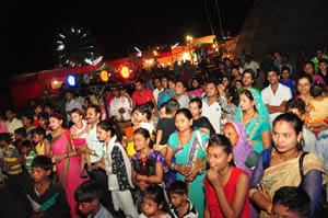 With plenty of shopping fun , the crowd at the fair