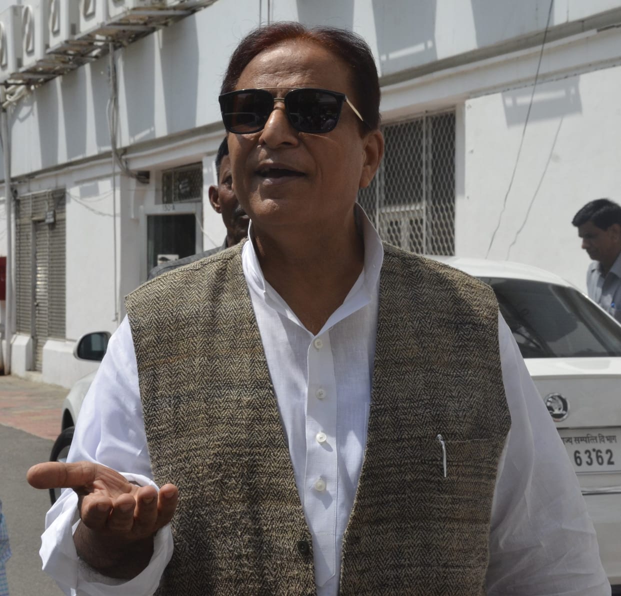  azam khan speaks over conflicts in samajwadi party.