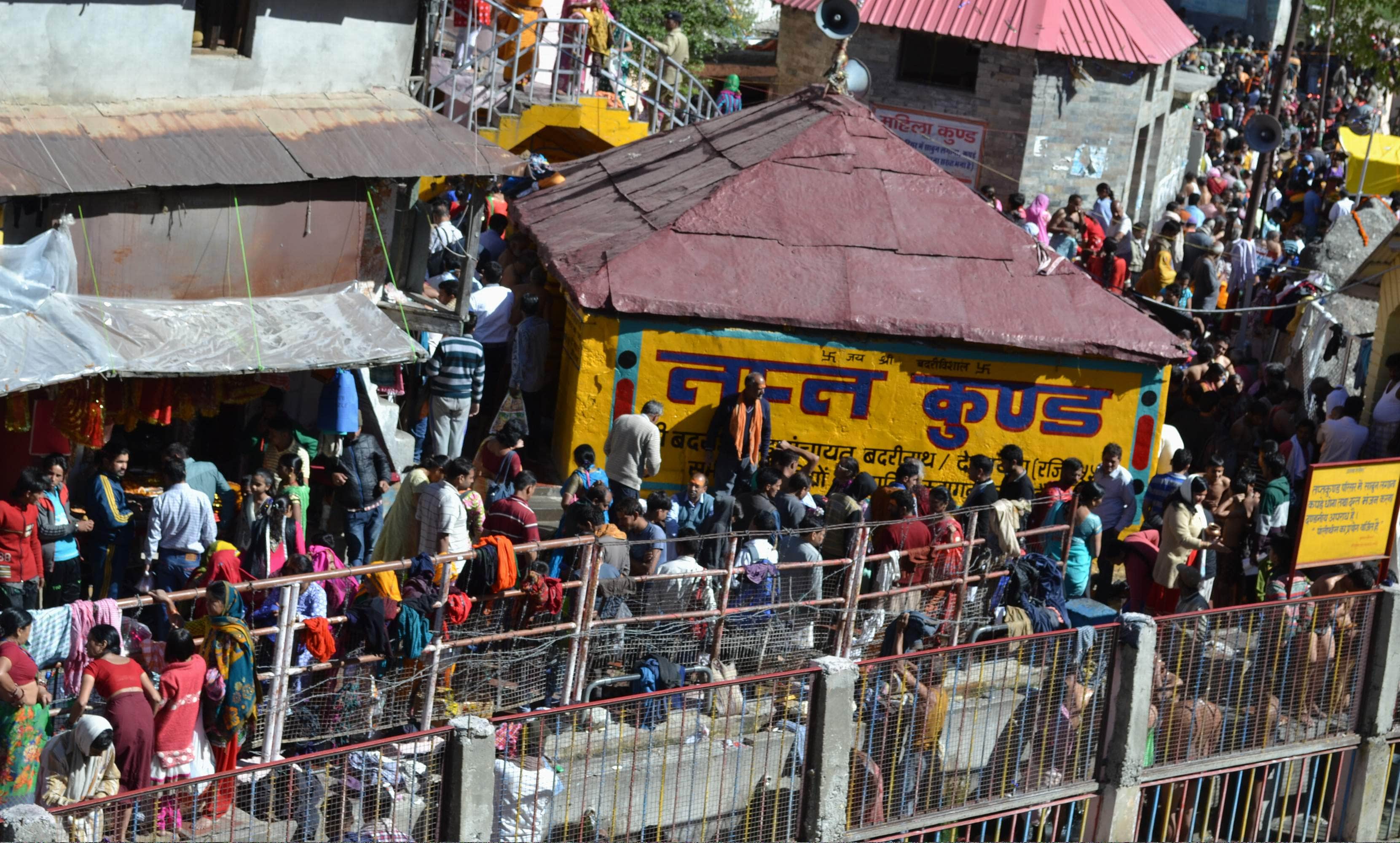 After 17 years badrinath dham gate will closed in night