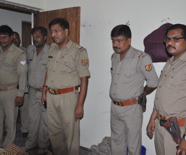 A boy commits suicide in law college in lucknow.