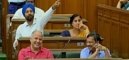 video: BJP's Vijender Gupta stand on a bench to protest against Delhi Govt inside State Assembly