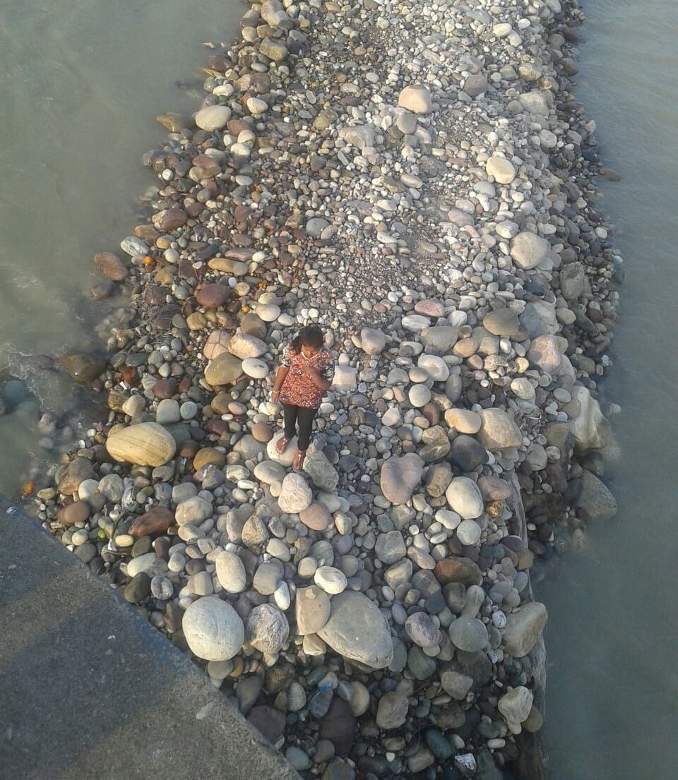 girl jumped into river fell into island.