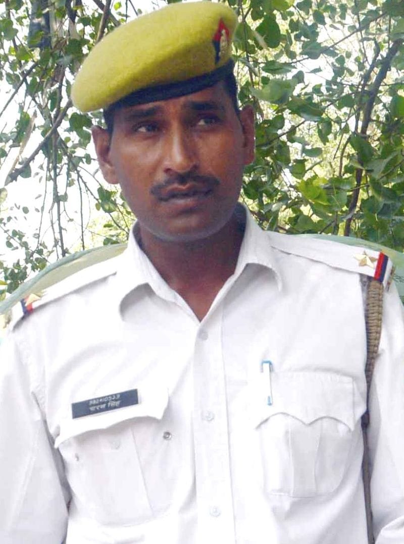traffic inspector hit slap publicly  HCP 