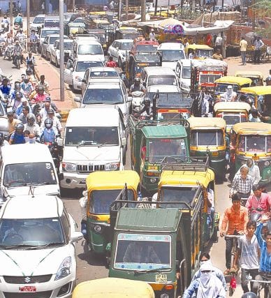 traffic jam on highway, vehicle speed very slow
