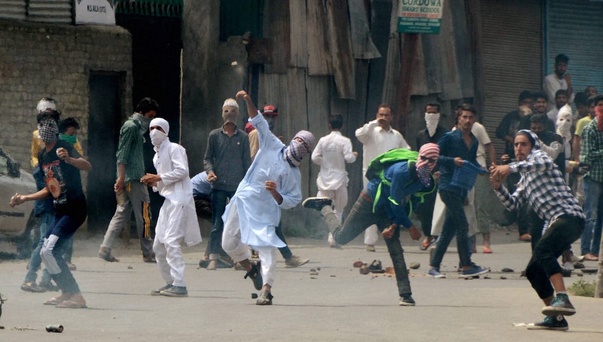 stone pelting in Kupwara