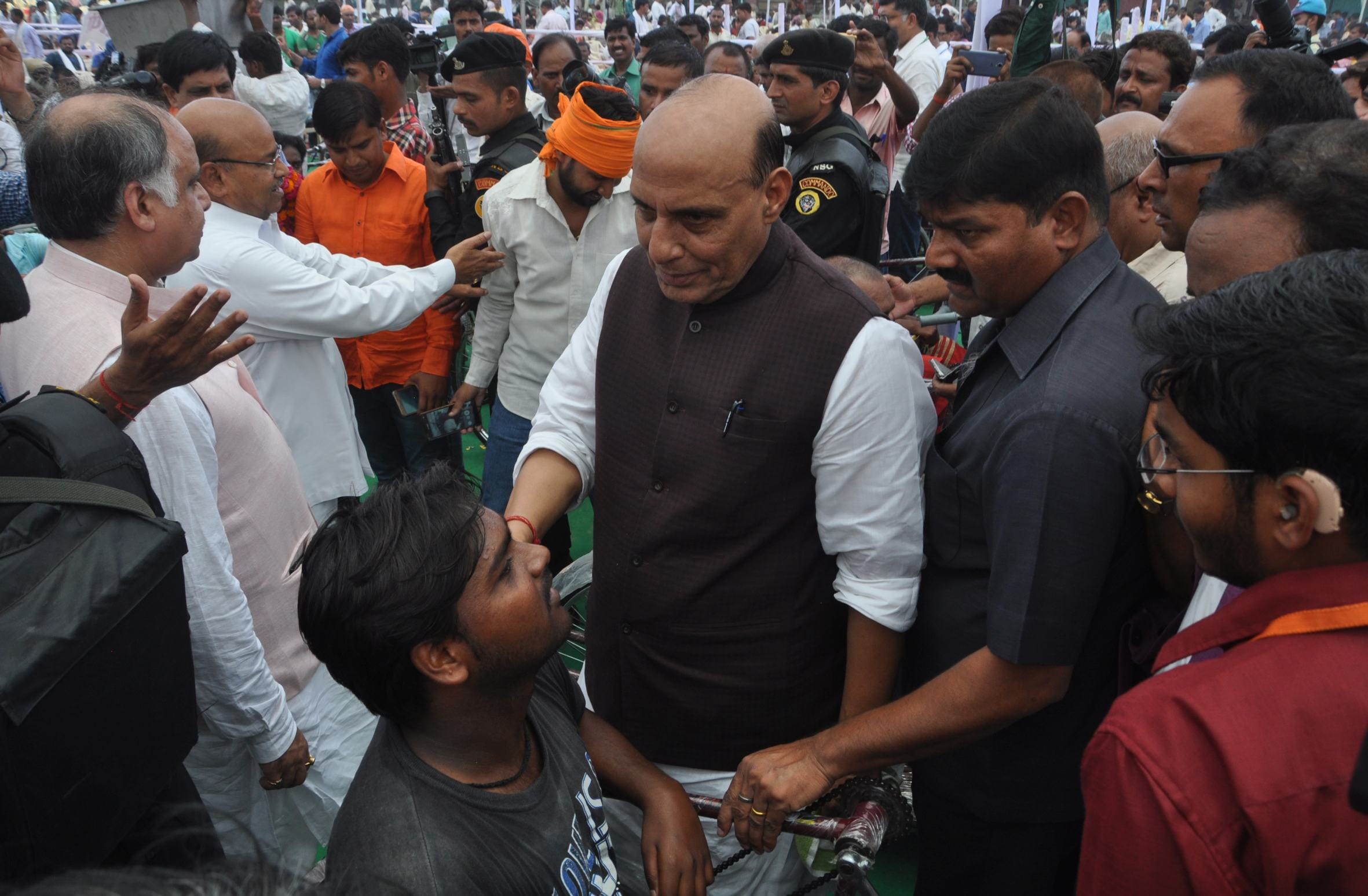 Rajnath Singh distributes equipments to disables in UP.