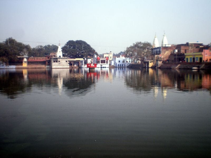 हजारों श्रद्धालुओं ने लगाई आस्था की डुबकी