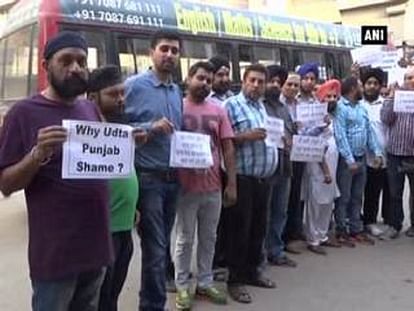 Locals protest against 'Udta Punjab' release, burn effigy of Anurag Kashyap