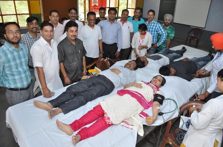 blood donation camp, amar ujala blood donation camp, mohali blood donation camp