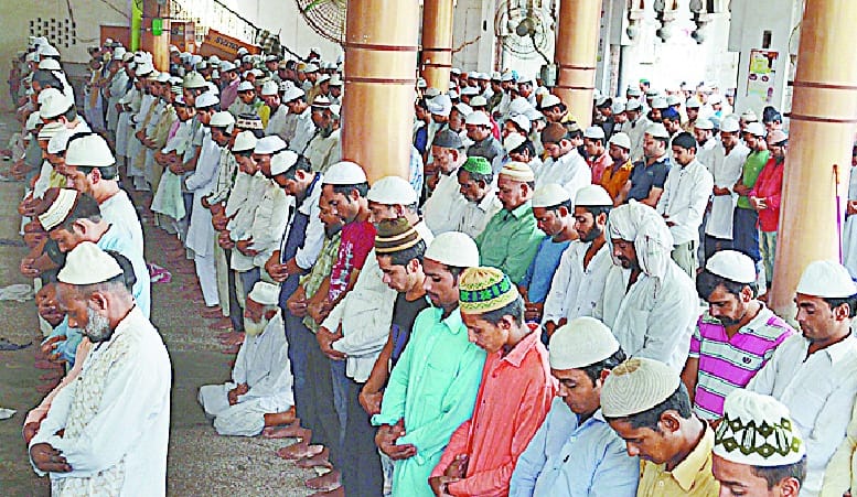 On the first Friday of Ramjan drew crowds