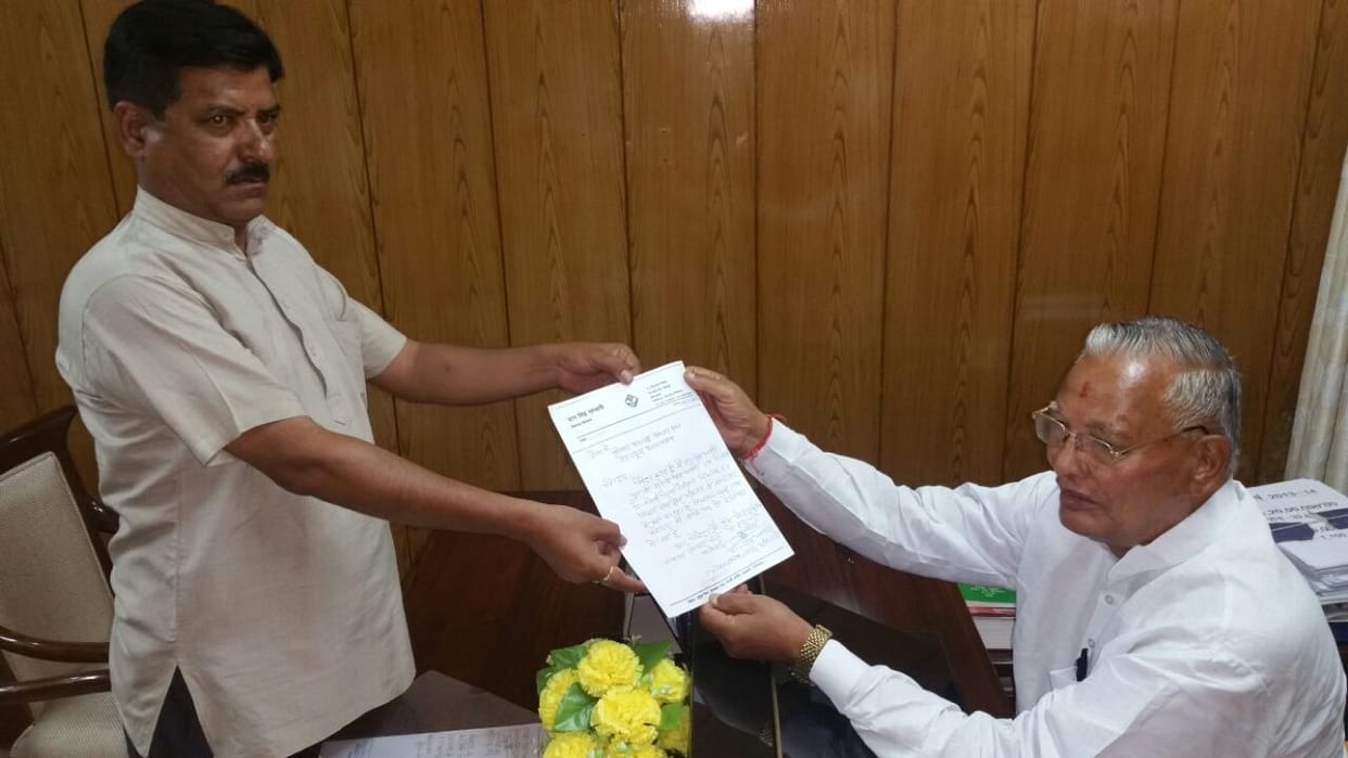 bjp mla dan singh bhandari left party, resign from post.