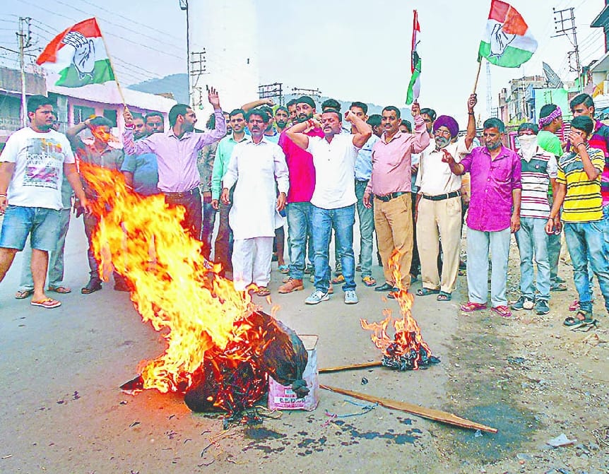 Congressmen burnt effigies of government