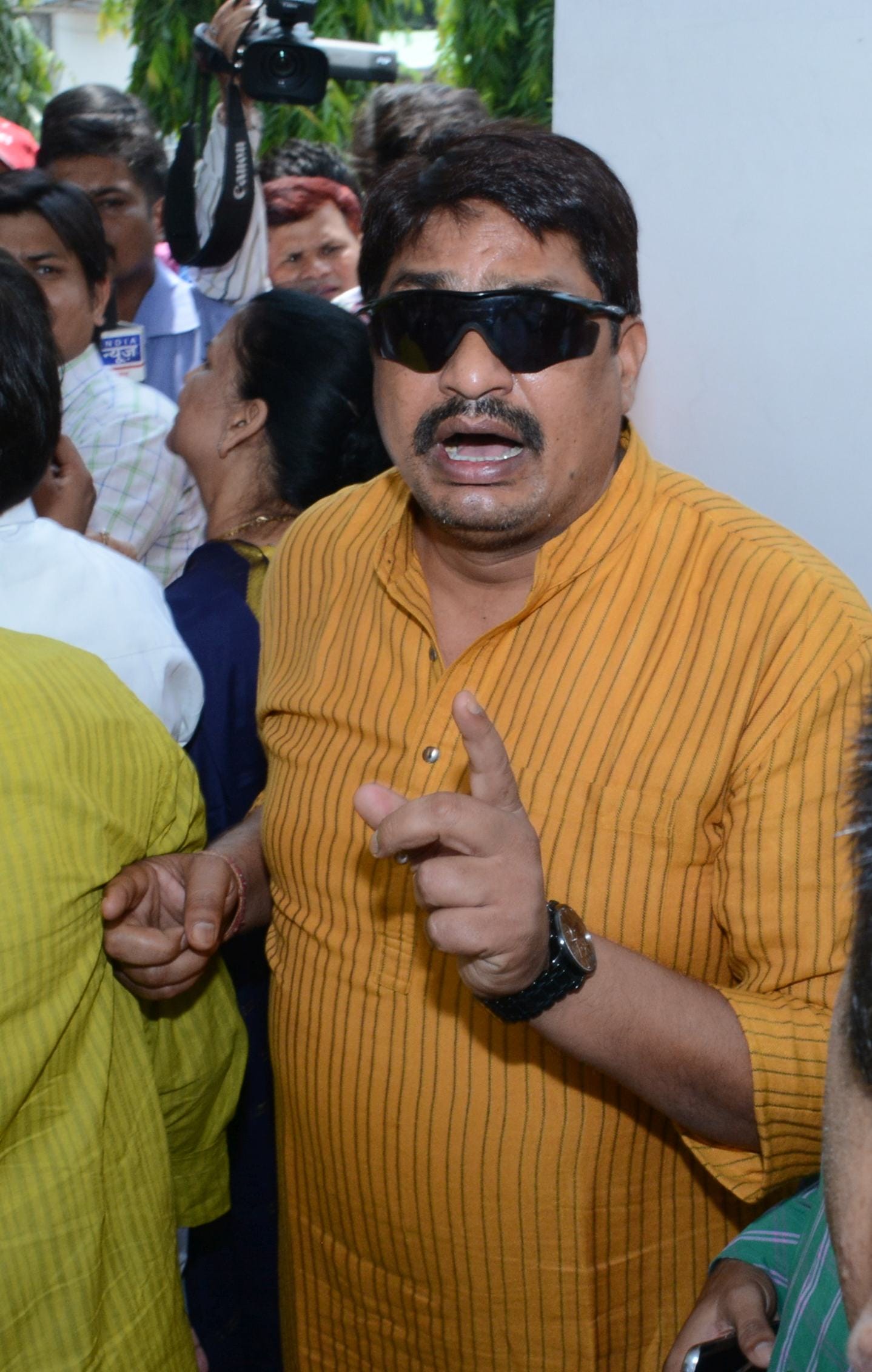 verbal war among politicians during rajya sabha voting