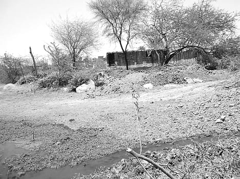 Houses built by Madan Sagar Lake in the domineering