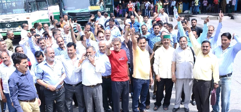 HRTC finally terminate 30 employees for bus strike in himachal.