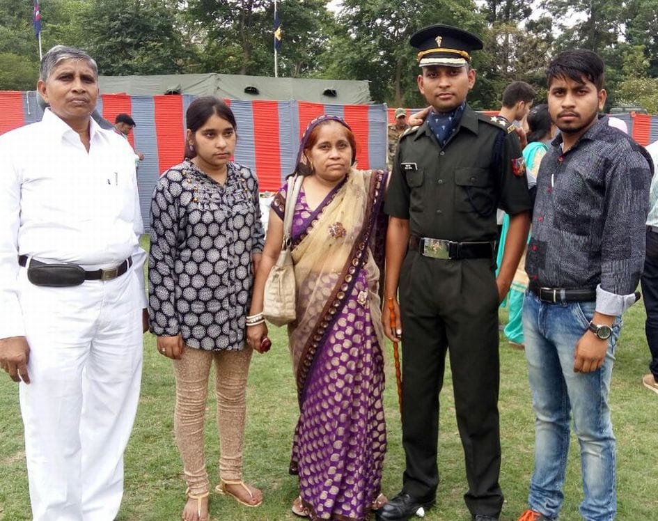 Joined forces to defend the country's red: Shashi