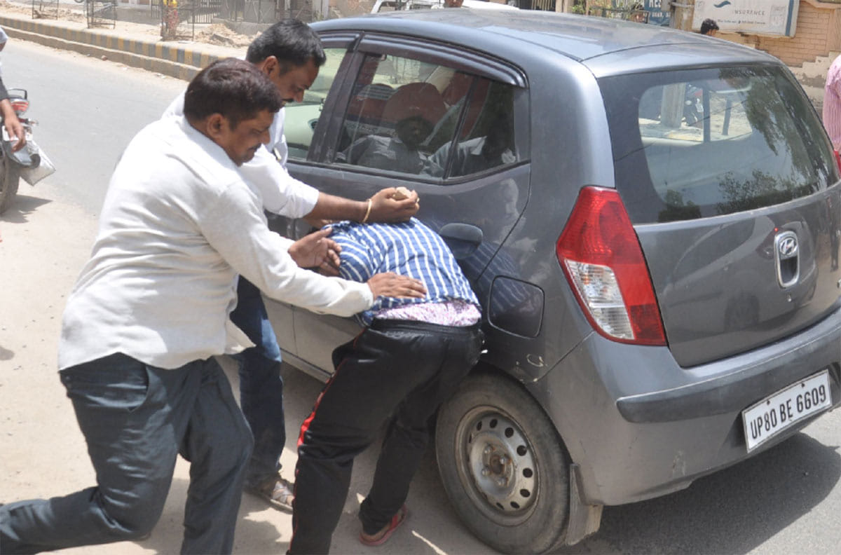 security guards beaten for stopping the car of daughter of central minister