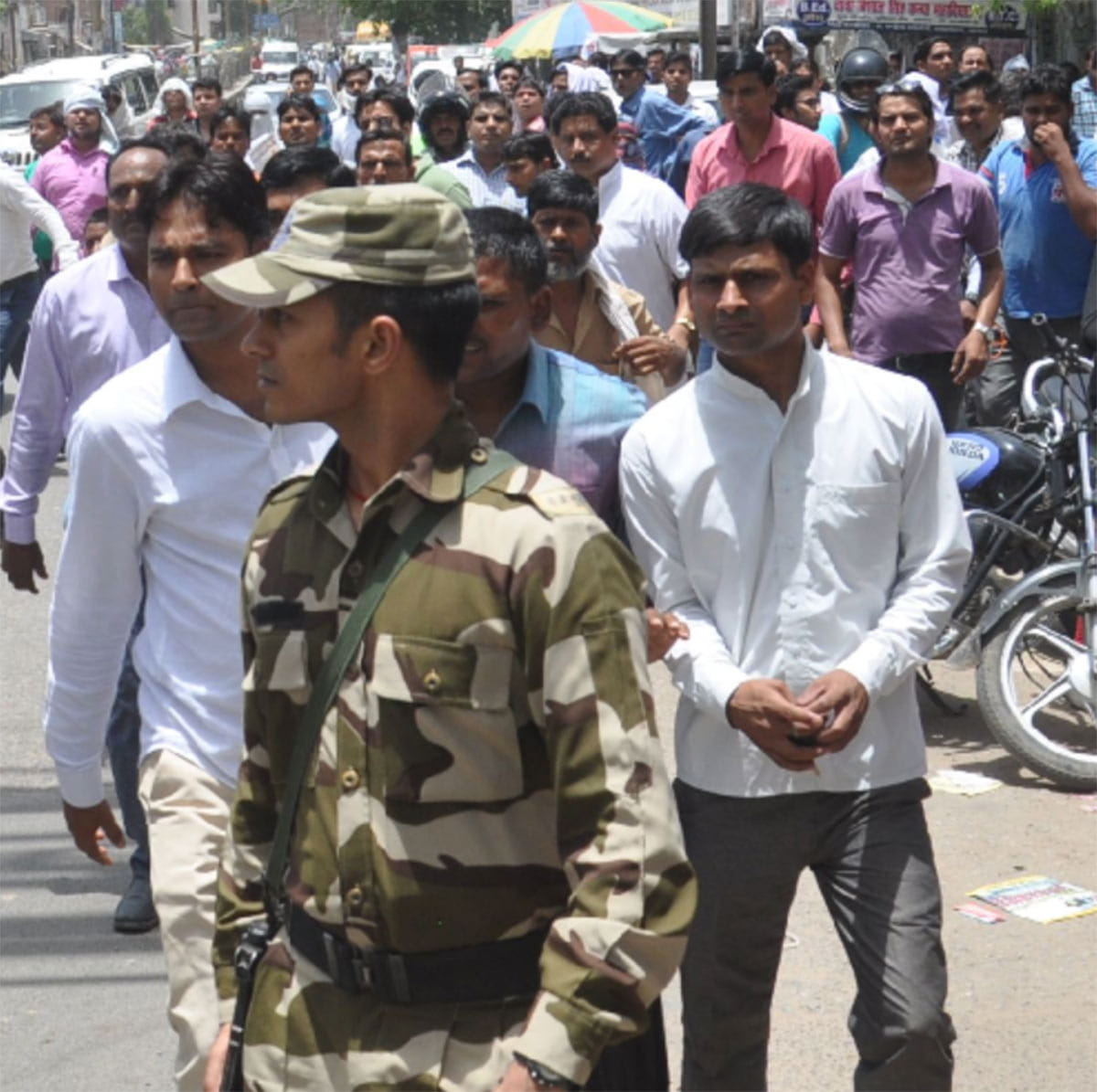 security guards beaten for stopping the car of daughter of central minister