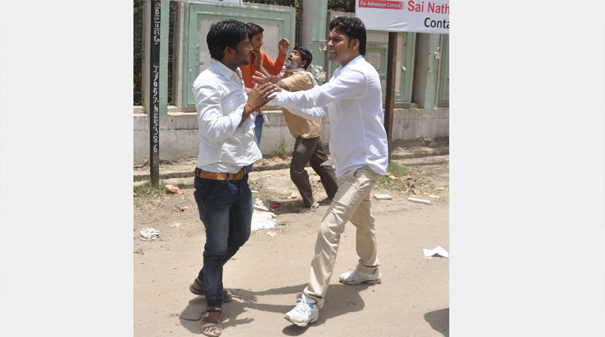 security guards beaten for stopping the car of daughter of central minister