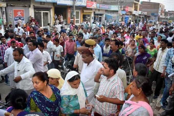 lady raid on husband girlfriend house, married man living with girlfriend, crime, amritsar, punjab