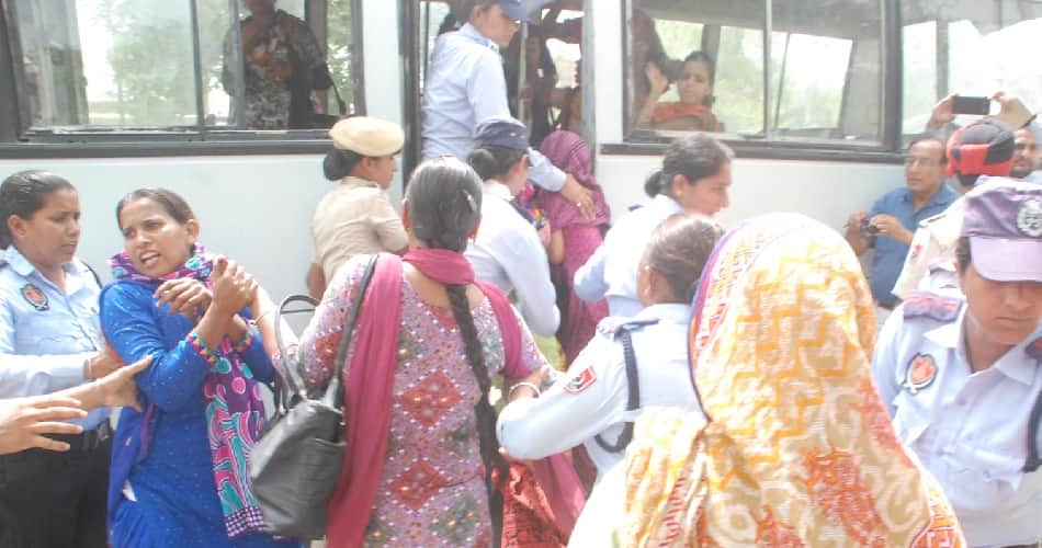 lathicharge, police lathicharge, police lathicharge on teachers, lathincharge in bathinda