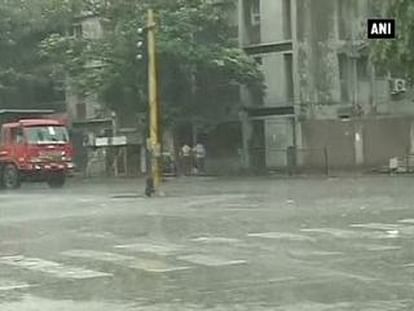 Pre-monsoon showers hit Mumbai