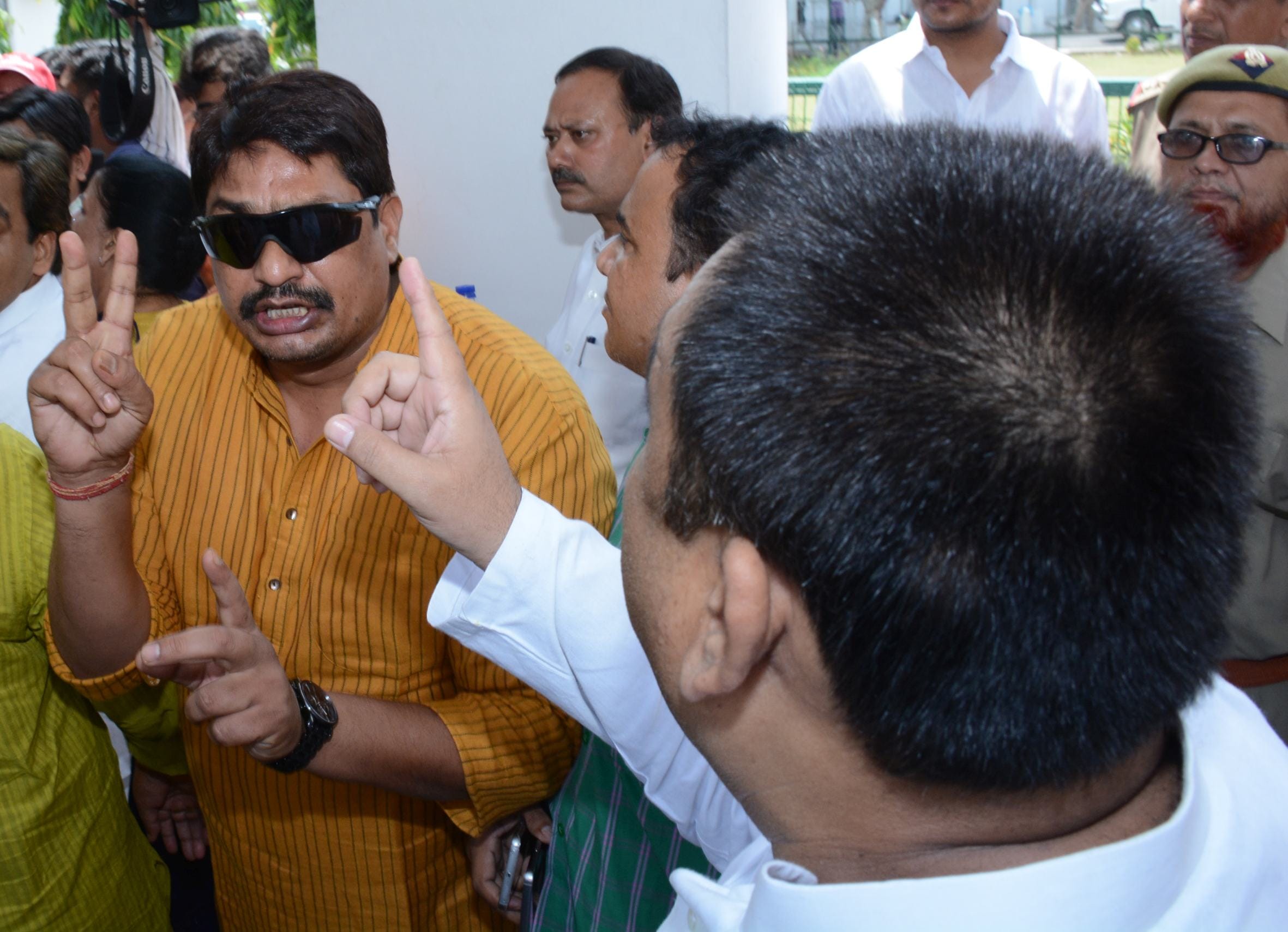 verbal war among politicians during rajya sabha voting