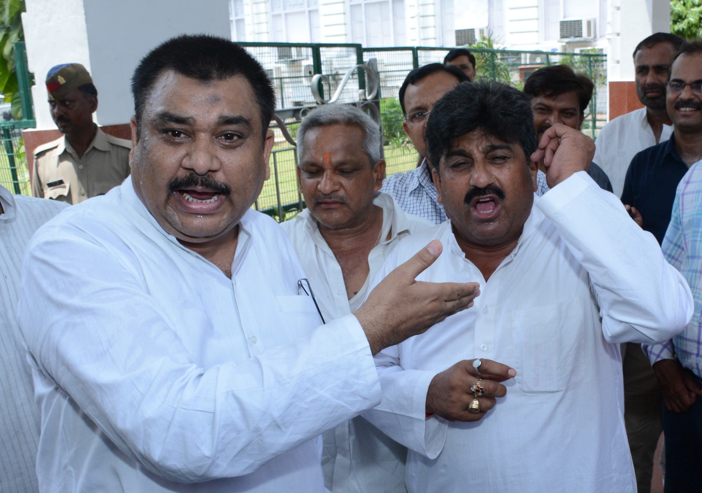 verbal war among politicians during rajya sabha voting