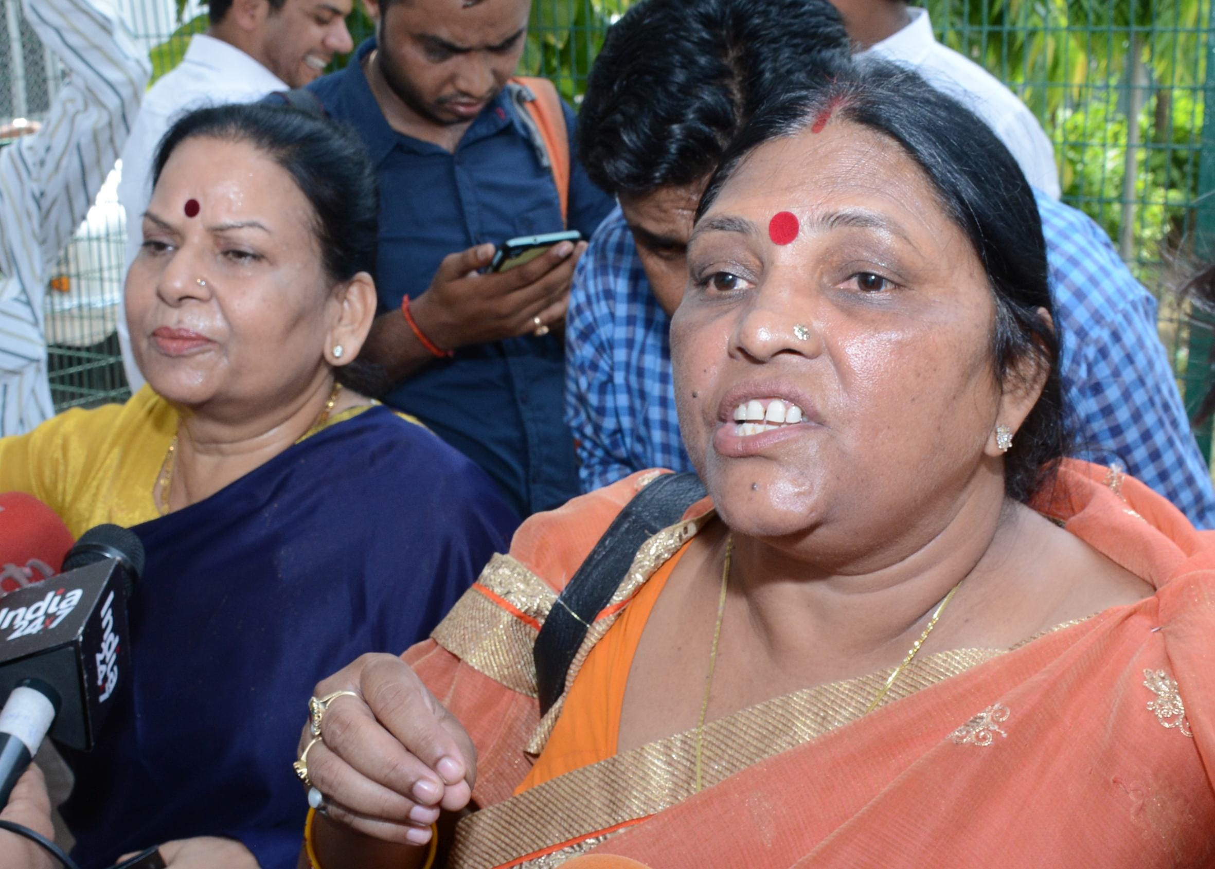 verbal war among politicians during rajya sabha voting