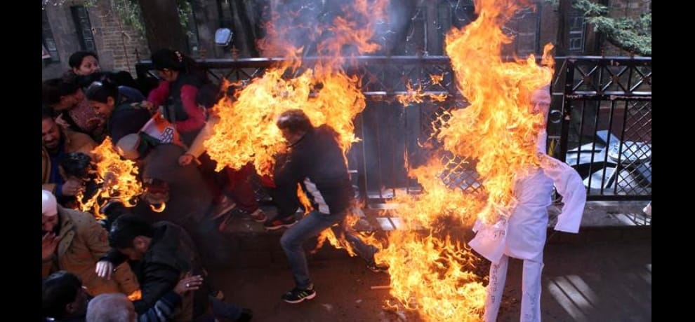 rahul gandhi reaches arthala to meet congress activist who hurt her hand while modi effigy burning