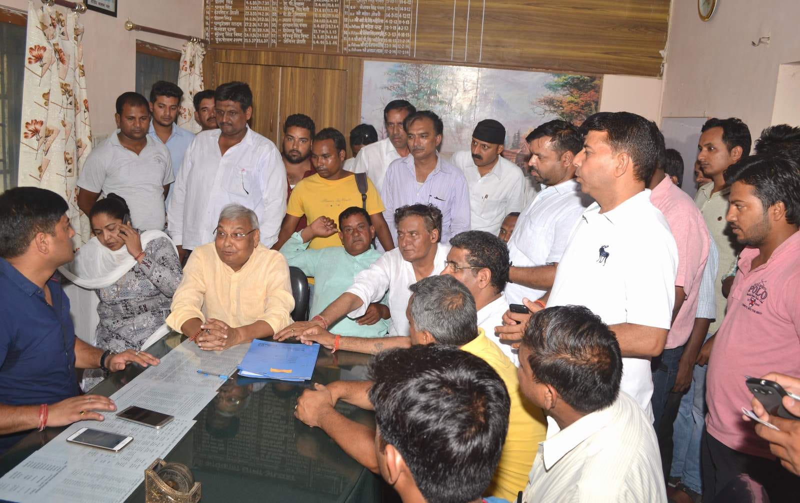 police check bjp vice president shyam jaju car.