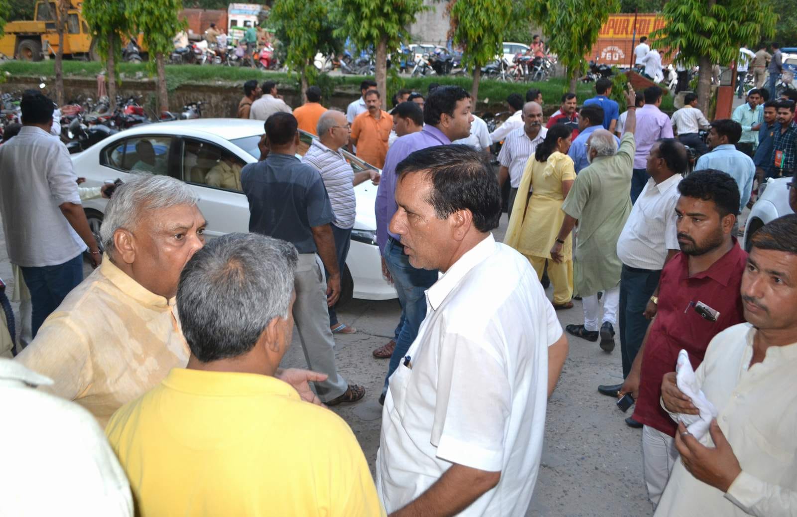 police check bjp vice president shyam jaju car.