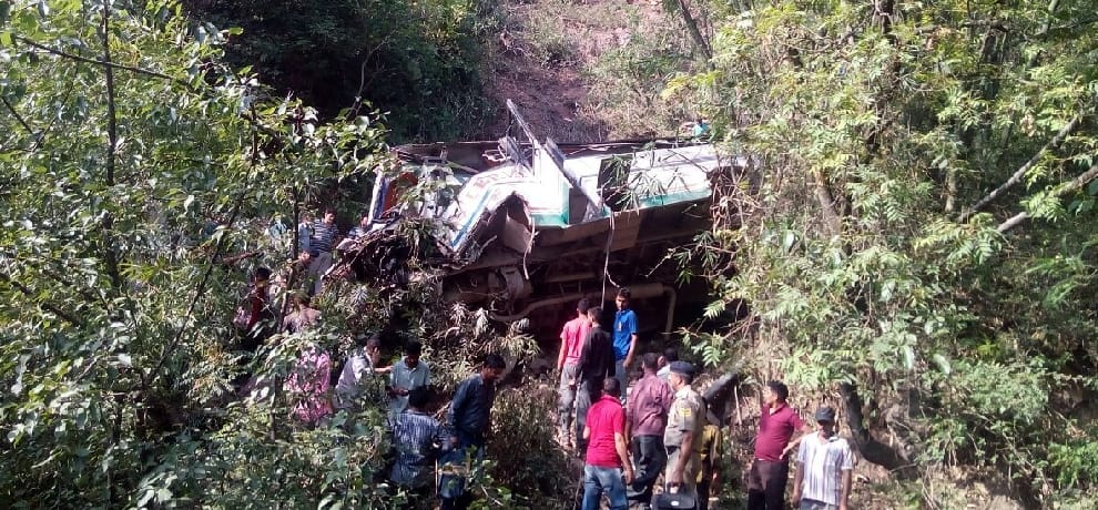 private bus falls into gorge at darlaghat, 5 killed.