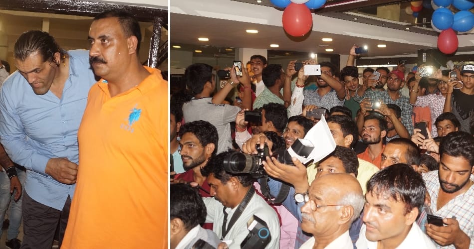 the great khali bended while entring in zym, people puzzled to see that