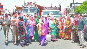 people fired for water in agra