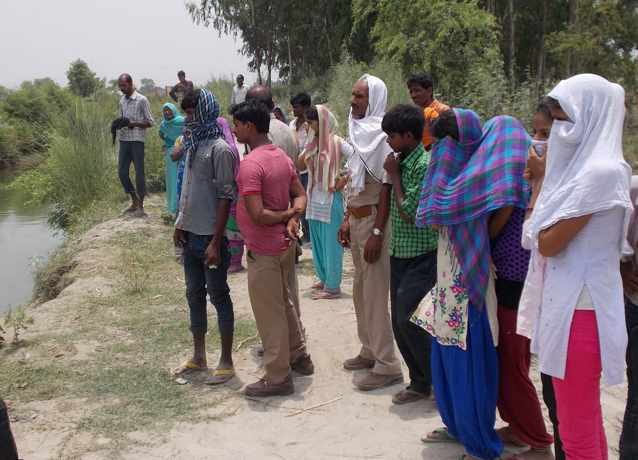 gaanv giradhar mein pita kee golee maarakar hatya