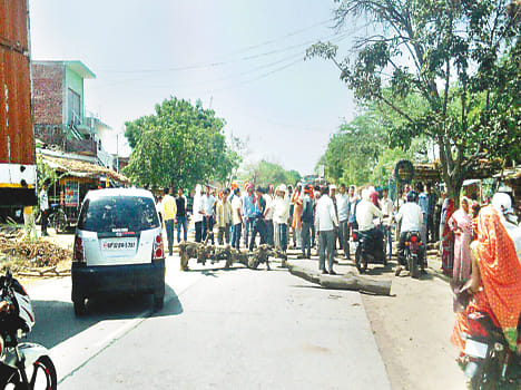 SP leaders of two factions firing