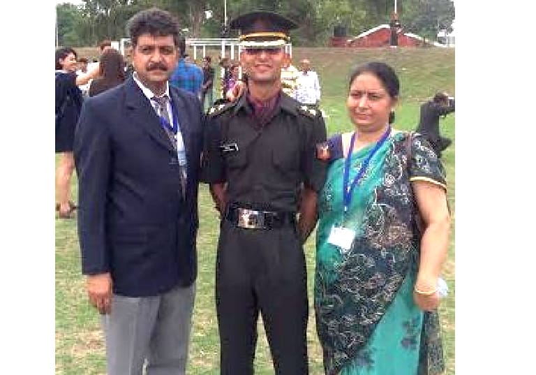 Himachali youth become lieutenant in army, see photos.