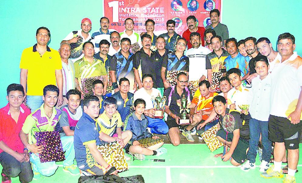Badminton trophy capture of Tyre Stlrs