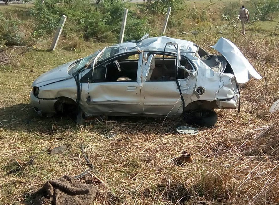 car accident in moth jhansi uttar pradesh