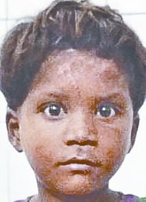 A girl wailt her relatives after death of women 
